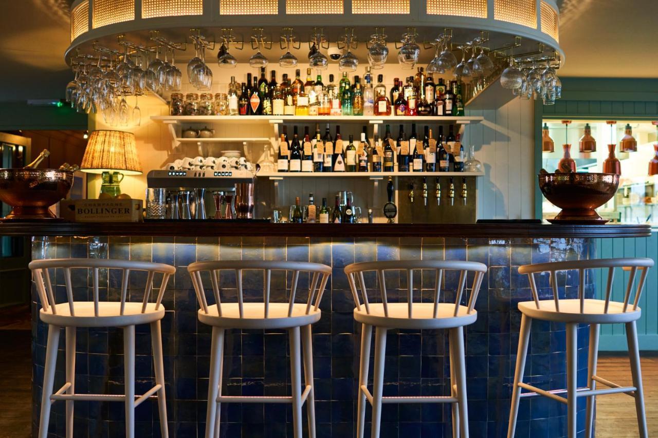 Hotel The Mitre, Hampton Court Kingston upon Thames  Exteriér fotografie The bar at the River Café