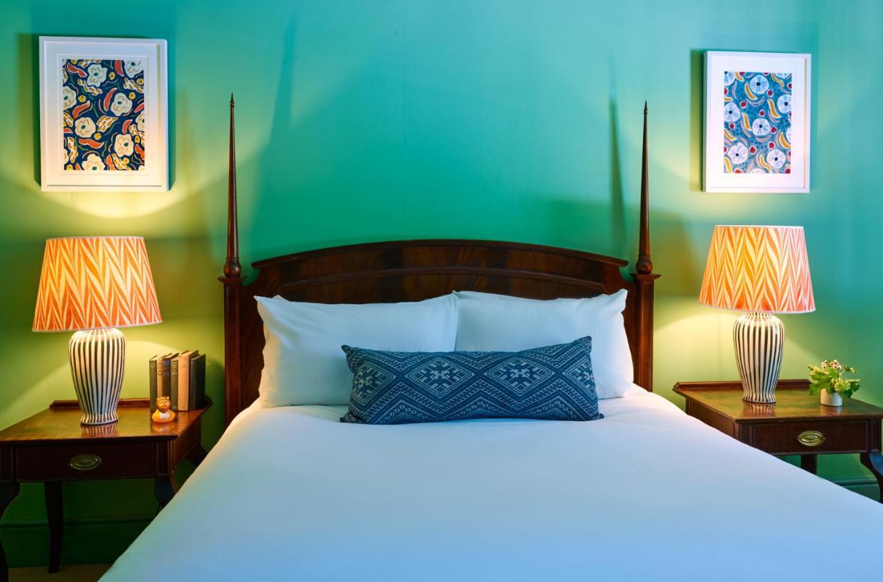 Hotel The Mitre, Hampton Court Kingston upon Thames  Exteriér fotografie A bedroom at the Inn