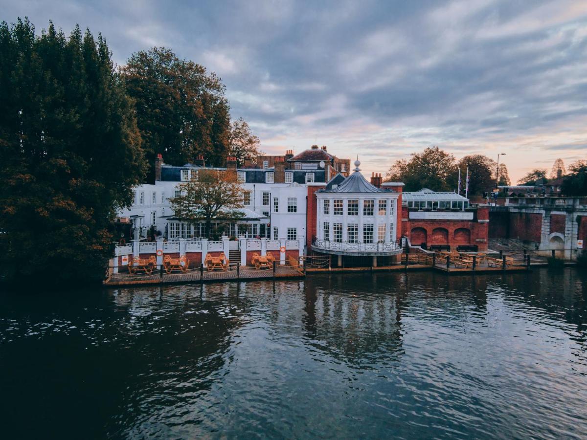 Hotel The Mitre, Hampton Court Kingston upon Thames  Exteriér fotografie The River Wey in Guildford