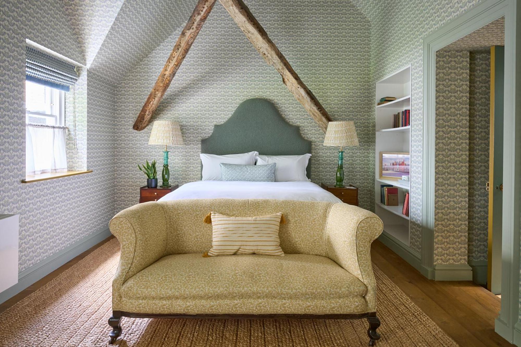 Hotel The Mitre, Hampton Court Kingston upon Thames  Exteriér fotografie A bedroom at The Mitre