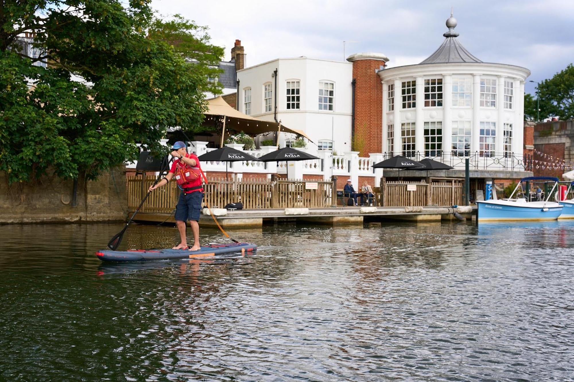 Hotel The Mitre, Hampton Court Kingston upon Thames  Exteriér fotografie Stand Up Paddle Boarding on the River Wey