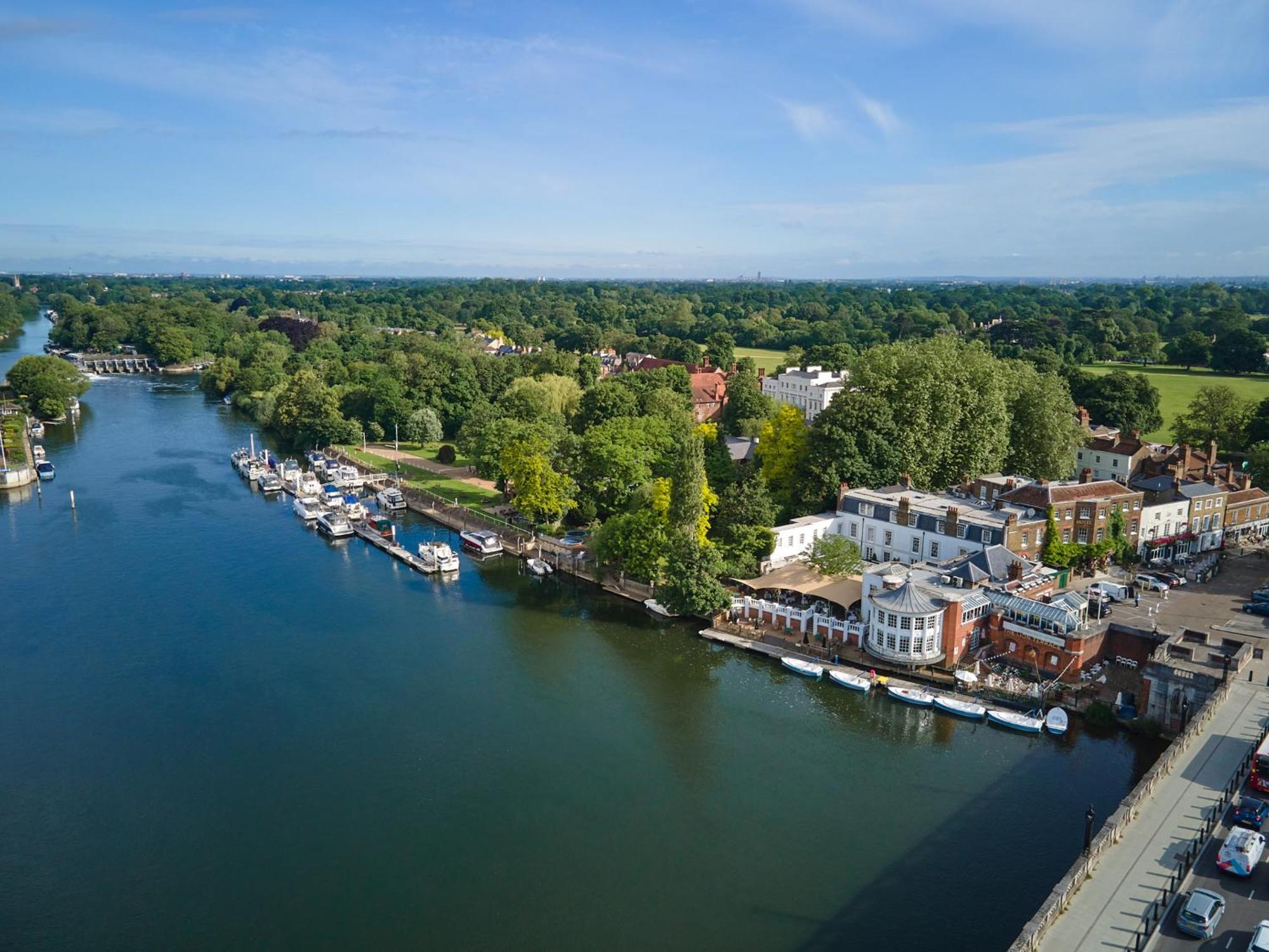 Hotel The Mitre, Hampton Court Kingston upon Thames  Exteriér fotografie The River Wey at Farnham