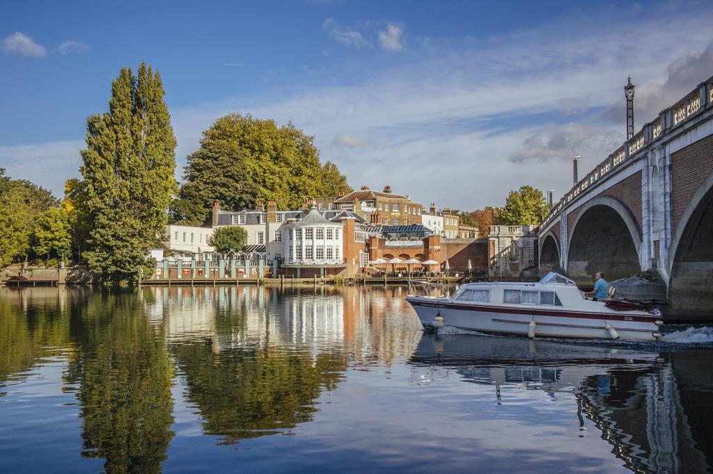 Hotel The Mitre, Hampton Court Kingston upon Thames  Exteriér fotografie The River Wey at Farnham